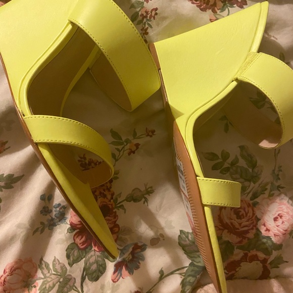 Heels - Picture 4 of 4